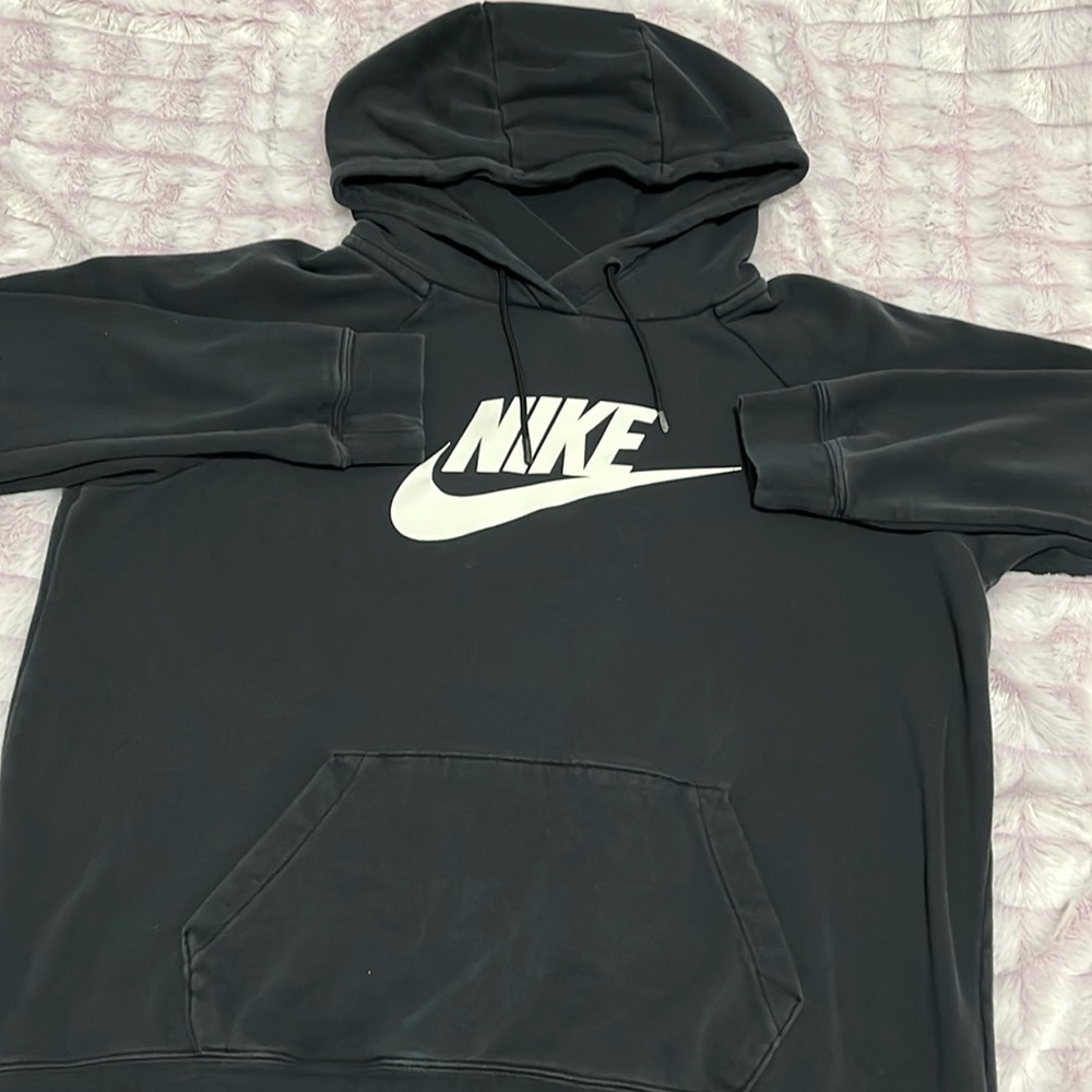 Men’s Nike sweatshirt